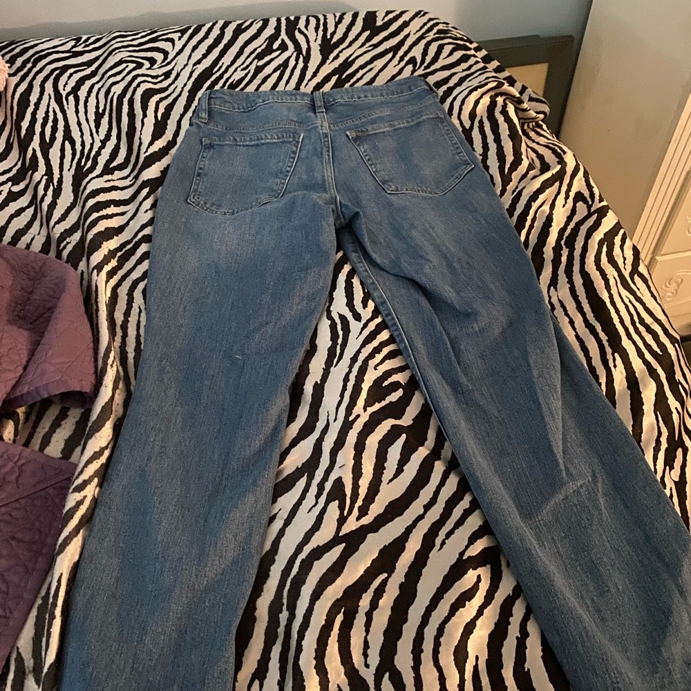 Medium wash ripped jeans - Picture 2 of 4